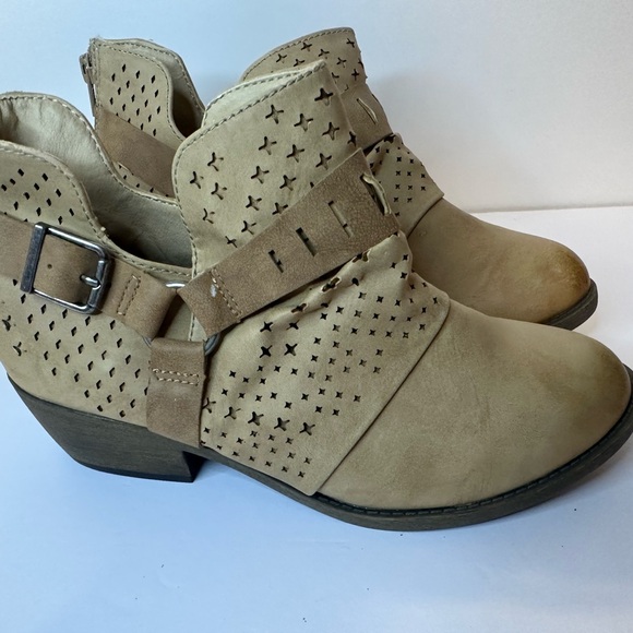 Pop Tan Ankle Boots - Picture 6 of 10